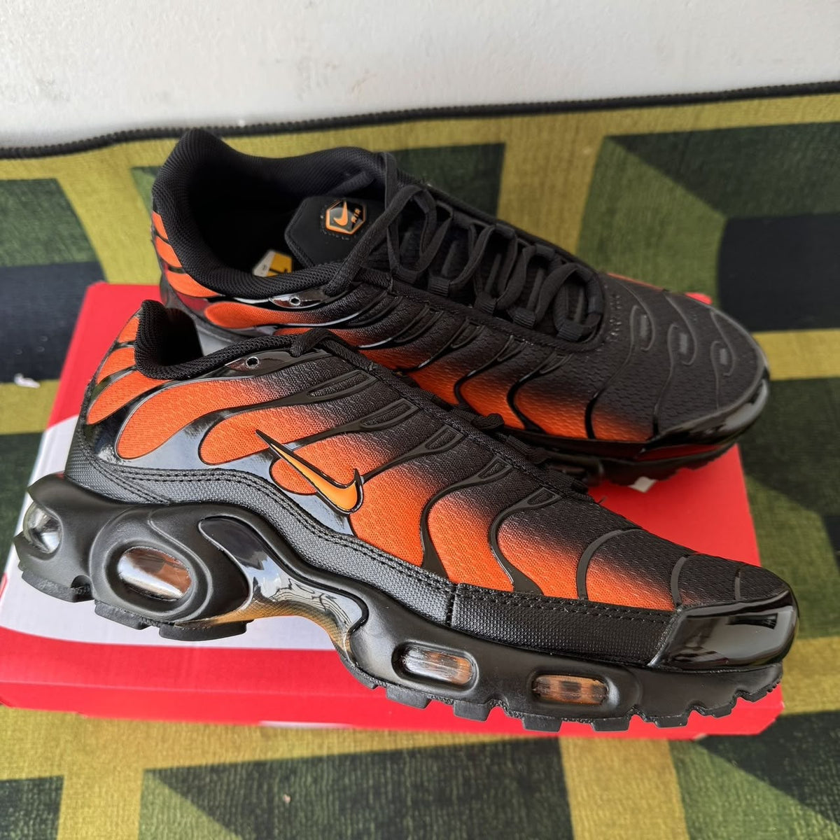 NIKE AIR MAX PLUS TN “BLACK / TOTAL ORANGE”