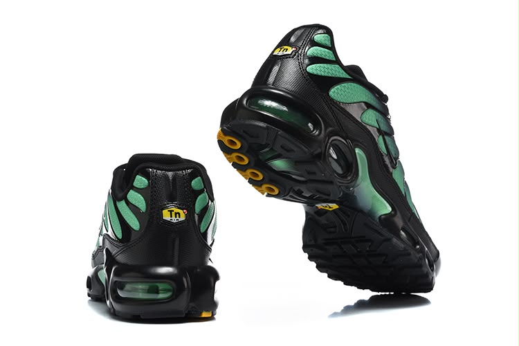 NIKE AIR MAX PLUS TN “BLACK ILLUSION GREEN”